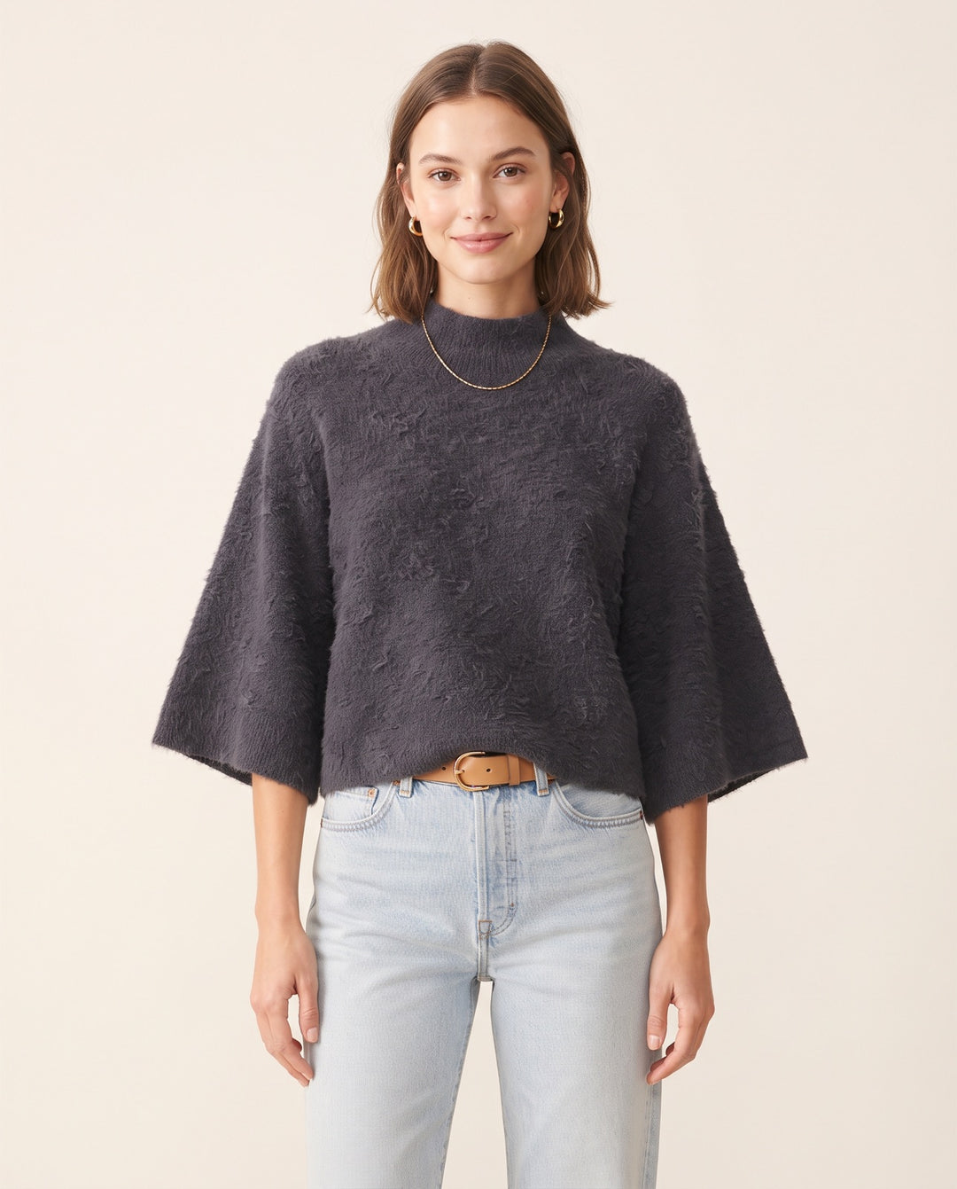 Short-Sleeve O-Neck Knit Pullover in Gray - NOÉLLA